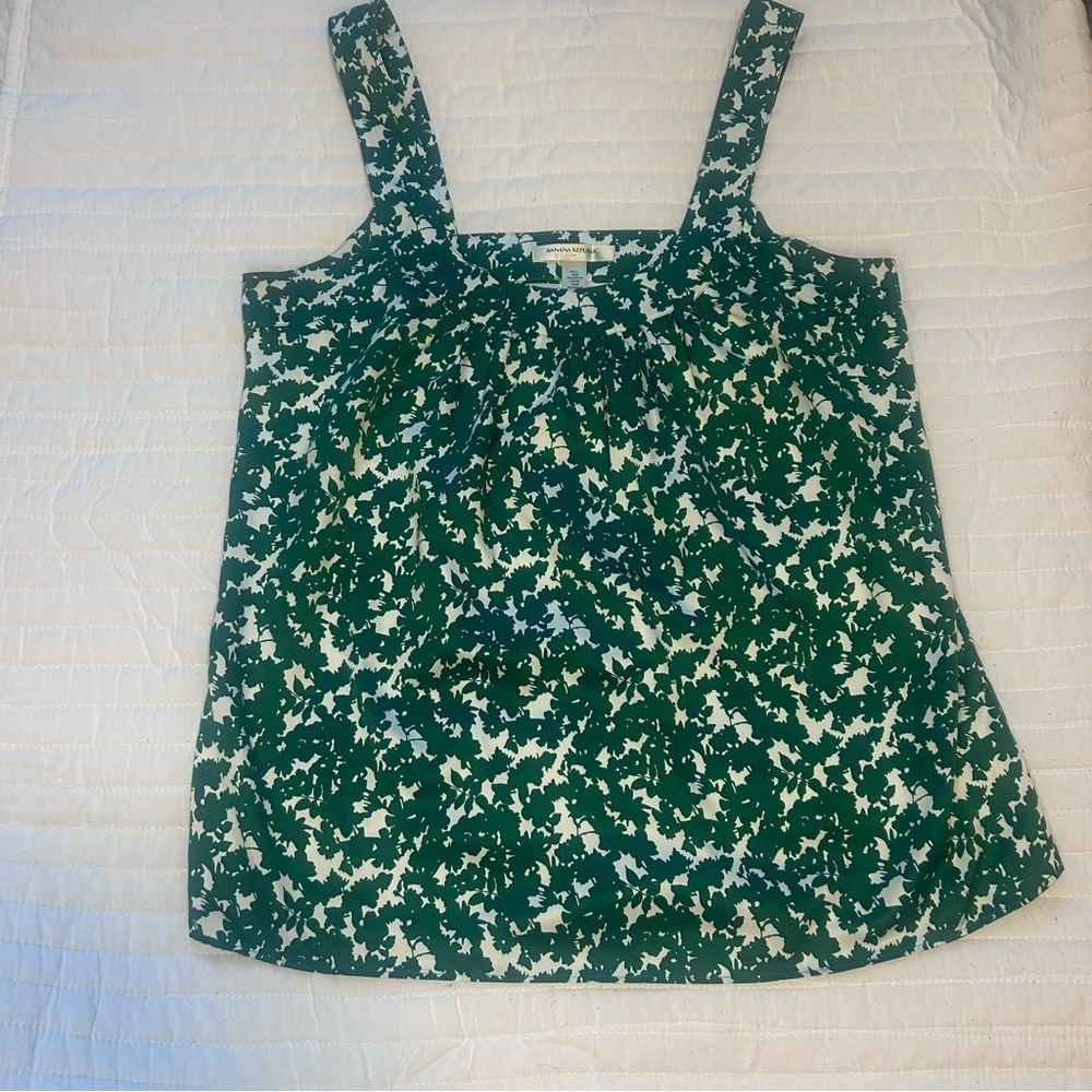 BANANA REPUBLIC. Tank. Small. Flowy